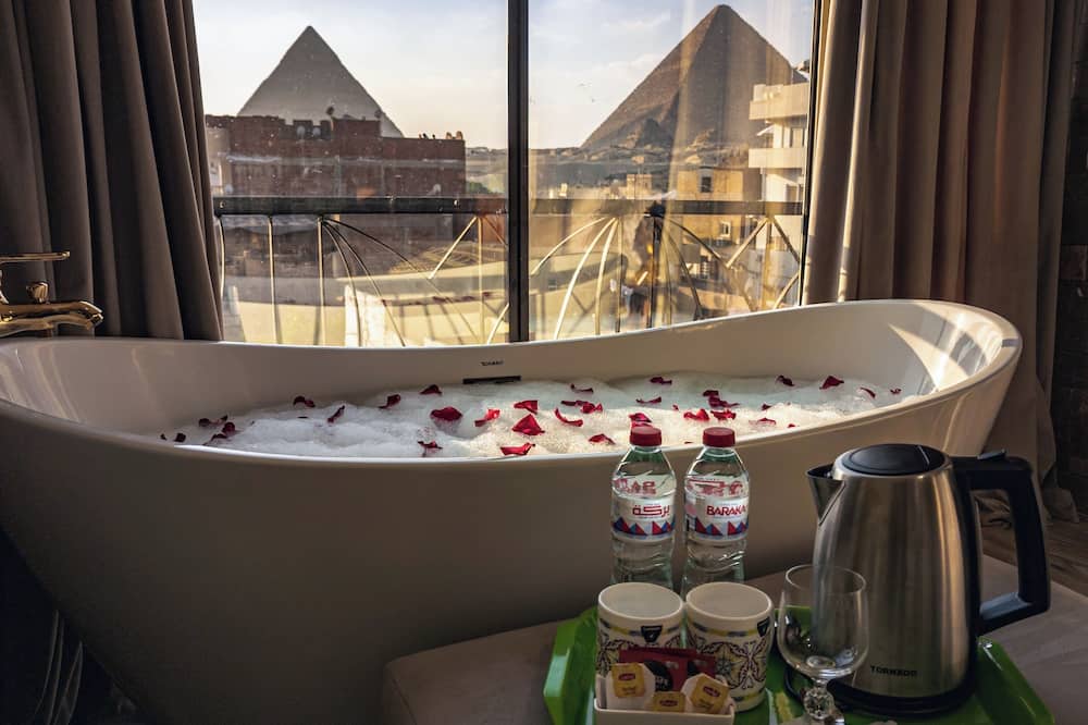 Jimmy Pyramids Hotel