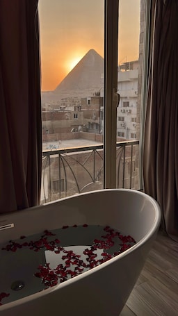 Ropa de cama de alta calidad, colchones con efecto memoria y minibar