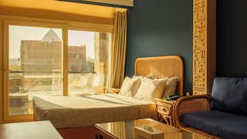 Premium Double Room 3rd floor, Balcony, Pyramids view | 高級寢具、記憶床墊、迷你吧、客房內保險箱