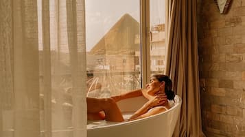 Deluxe Double Room with Bathtub, Pyramids View | Premium bedding, memory-foam beds, minibar, in-room safe