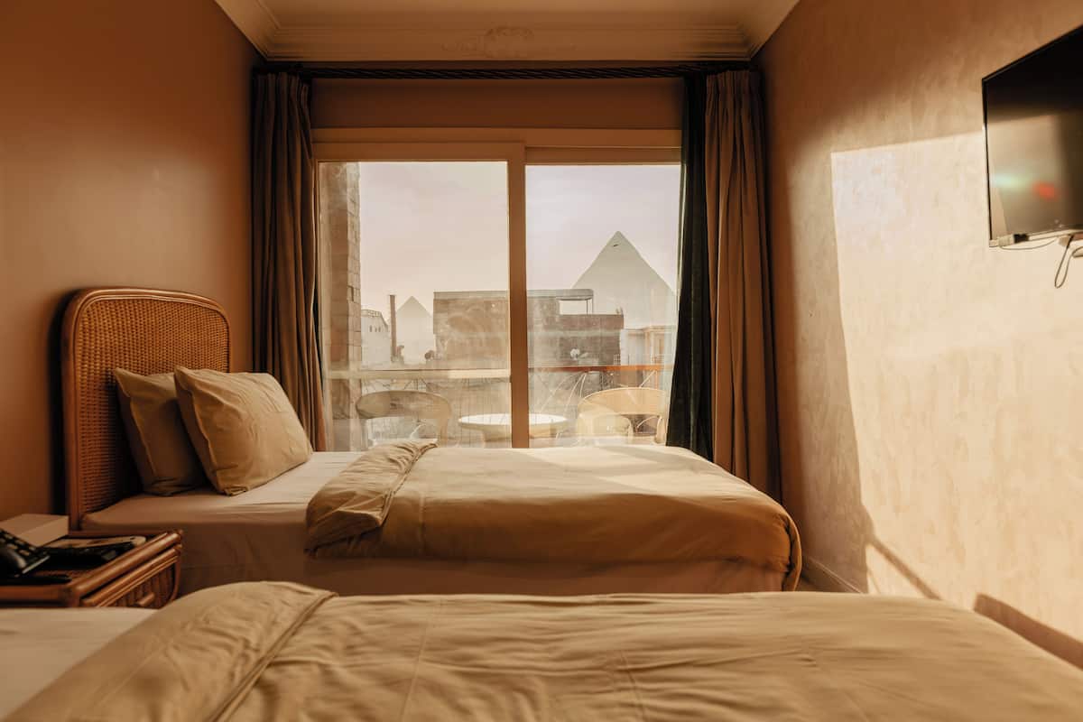 Junior Twin Suite Pyramids View