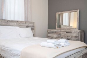 5 bedrooms, iron/ironing board, WiFi, bed sheets