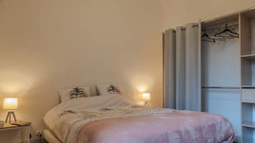 1 slaapkamer, een bureau, gratis wifi, beddengoed