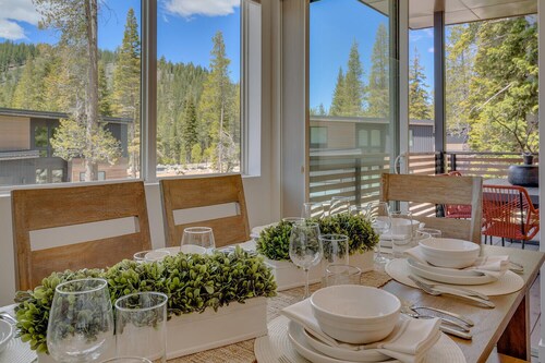 Bluebird Days at Palisades - TLUXP