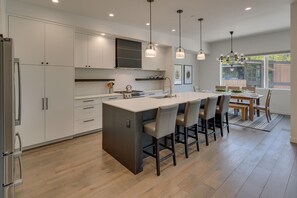 Coffee/tea maker, cookware/dishes/utensils - Bluebird Days at Palisades - TLUXP (Olympic Valley)