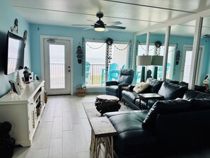 Smart TV, DVD player, books - Panoramic Ocean Front view 3 bedroom 3 bath condo
STR License 2024-0443 (South Padre Island)