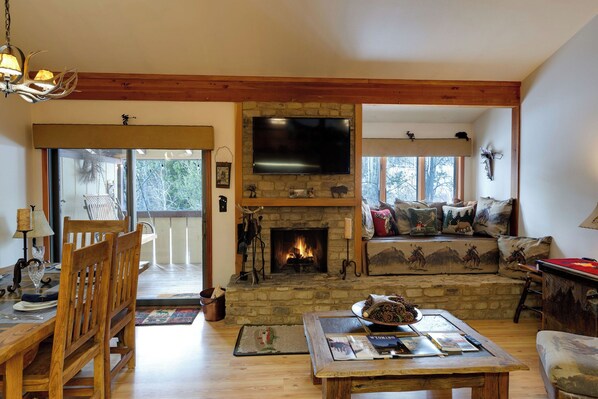 Smart TV, books - Close to the National Parks and Ski Resorts. 11 miles from Jackson Hole. (Wilson)