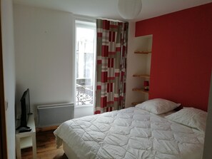 4 عدّة غرف نوم ومكواة/لوح كي وواي فاي