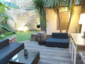 تناول الطعام بالخارج