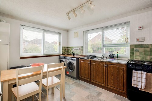 Kidlington 3 BR House & parking & large garden