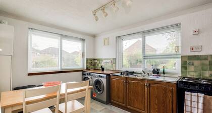 Kidlington 3 BR House & parking & large garden