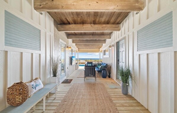 Outdoor dining - Island Kisses and Starfish Wishes: Beachfront, 6 bedrooms, private pool (St. George Island)