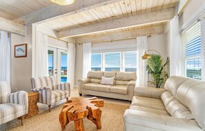 TV, video games, foosball - Island Kisses and Starfish Wishes: Beachfront, 6 bedrooms, private pool (St. George Island)