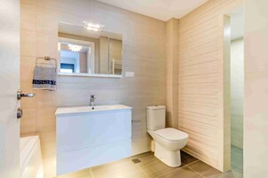 Rainfall showerhead, towels