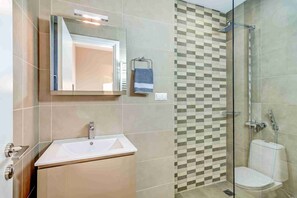 Luxury Villa, Balcony, Sea View | Bathroom | Rainfall showerhead, towels - A Gorgeous Villa in Kokkino Horio (Apokoronas)