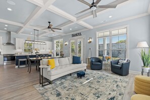 Interior - The Quiet Storm - Walk to Beach - 4BR/3BA - 3 Living Areas (North Myrtle Beach)