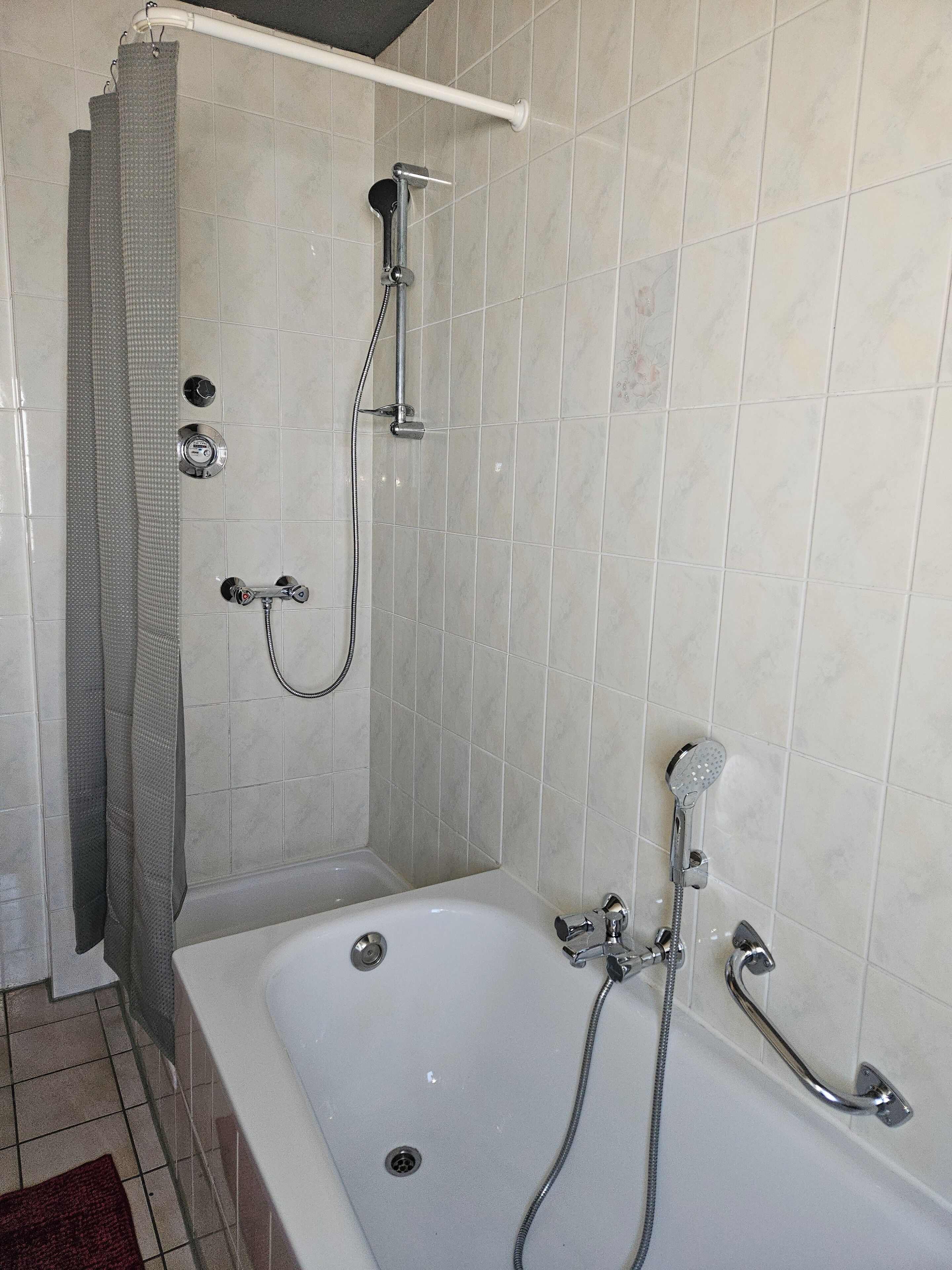 Haartrockner, Seife, Shampoo, Toilettenpapier