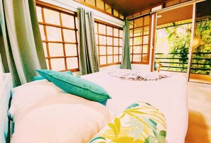 Individually furnished, desk, laptop workspace, free WiFi - Kinkajoungalows (Drake Bay)