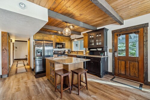 Perfect Golf Course Retreat