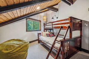 4 bedrooms, WiFi, bed sheets