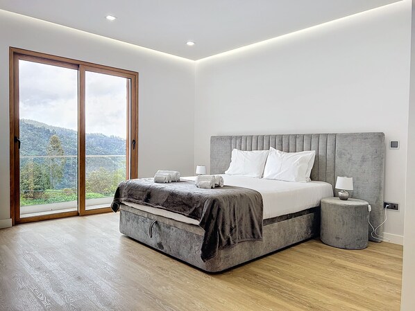 3 bedrooms, iron/ironing board, free WiFi, bed sheets - Villa Faísca (Funchal)