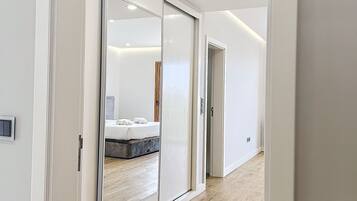 3 kamar tidur, setrika/meja setrika, Wi-Fi gratis, dan seprai linen