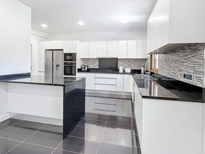 Private kitchen - Villa Faísca (Funchal)