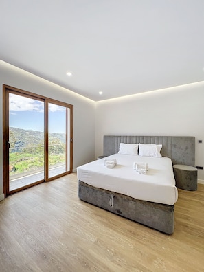 3 kamar tidur, setrika/meja setrika, Wi-Fi gratis, dan seprai linen