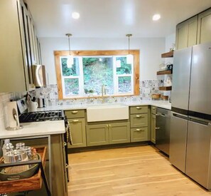 Fridge, microwave, oven, stovetop - NEW! Renovated Bungalow steps from Lake Tomahawk - King Bed, Dock Space, Firepit (Lake Tomahawk)