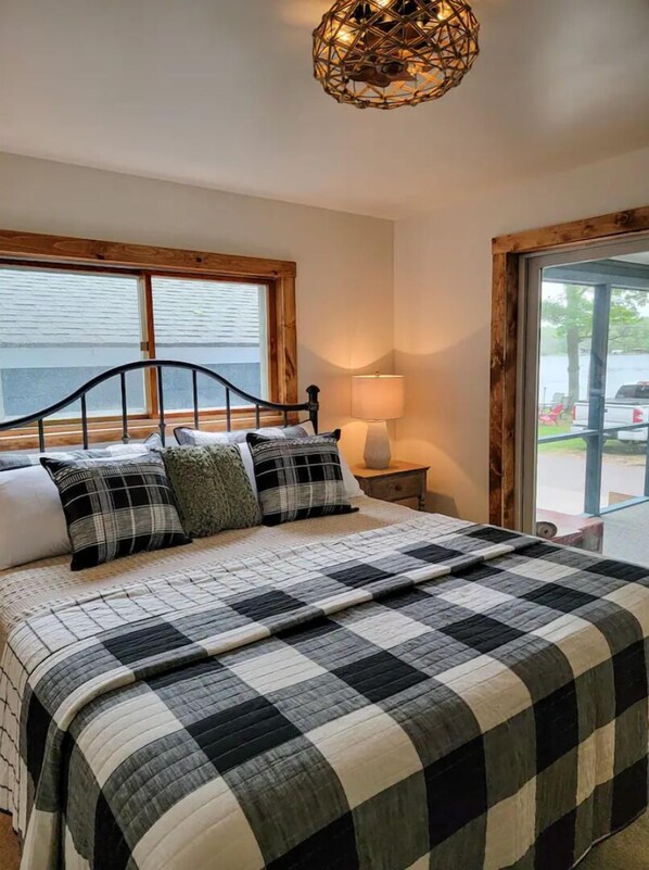2 bedrooms, desk, iron/ironing board, free WiFi - NEW! Renovated Bungalow steps from Lake Tomahawk - King Bed, Dock Space, Firepit (Lake Tomahawk)