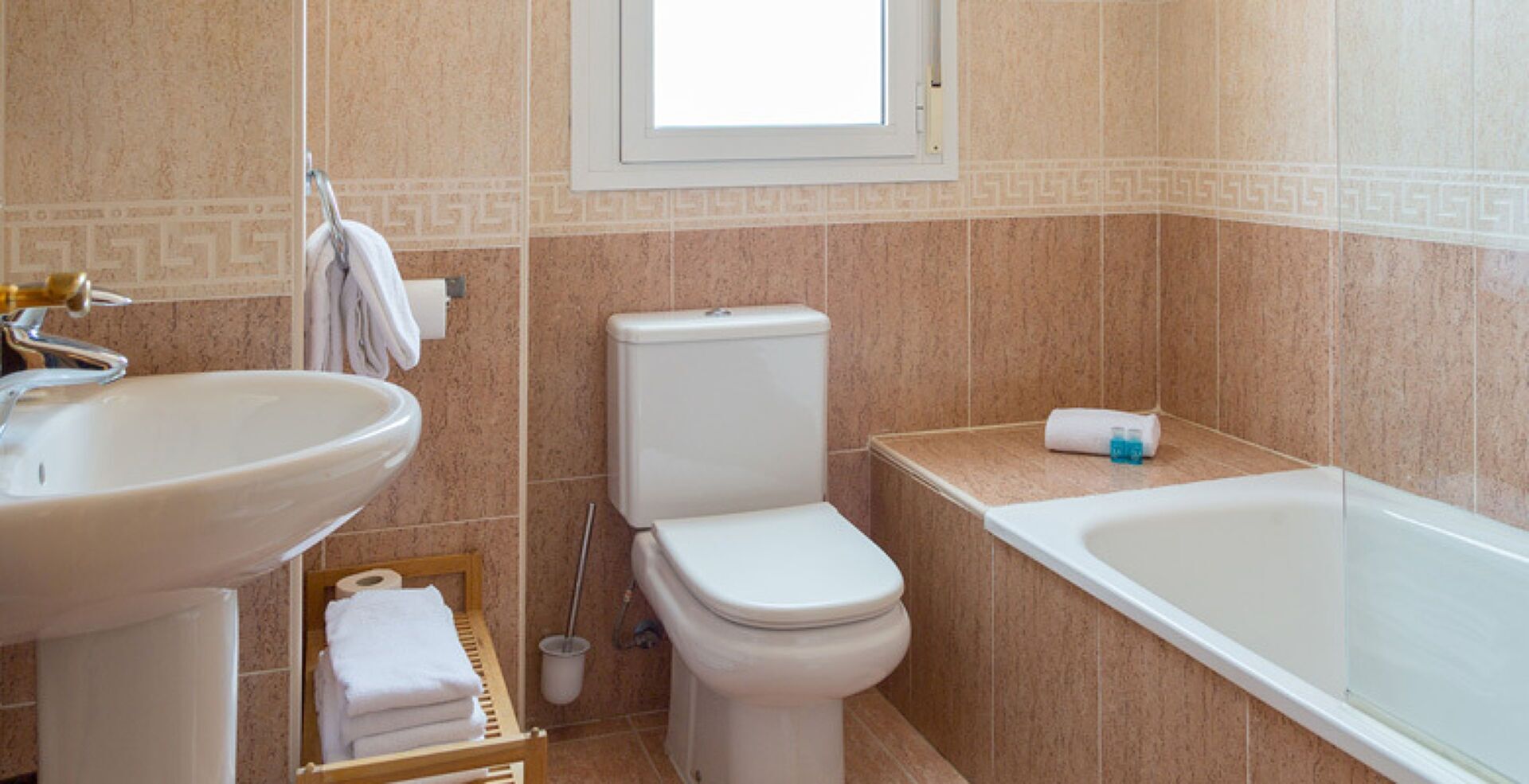 ヘアドライヤー、タオル