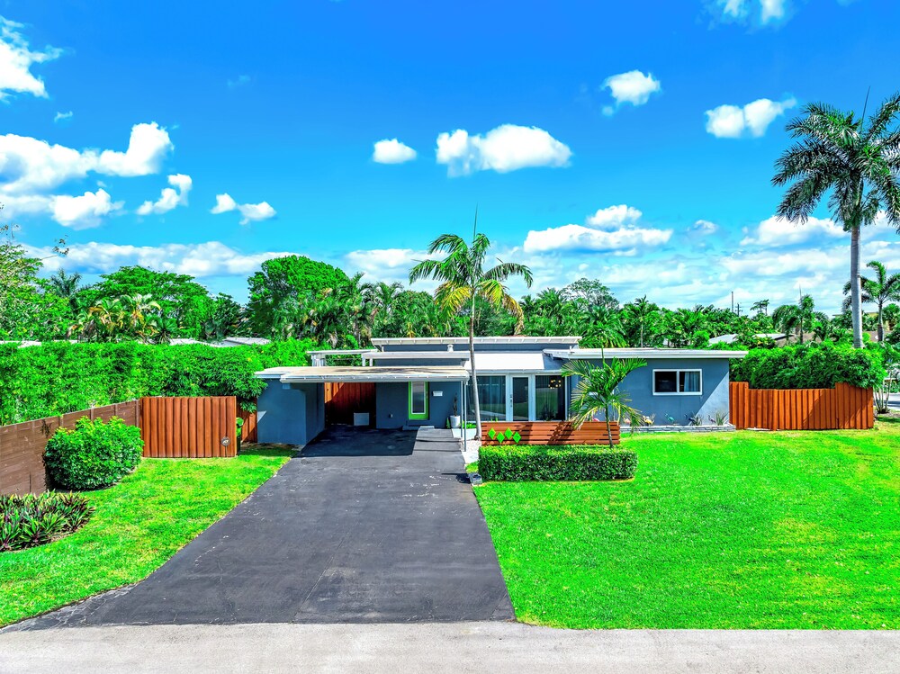 Heated Pool+HotTub! OutDoor Kitchen+Close 2 Beach! Wilton Manors Vrbo