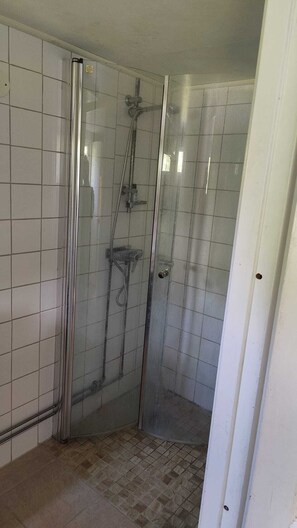 House | Bathroom | Shower, towels