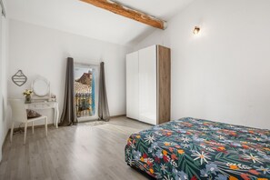 5 chambres, fer et planche à repasser, Wi-Fi gratuit, draps fournis