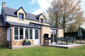 Outdoor dining - L'Eden E&M - Belle maison 8 voyageurs (Portbail)