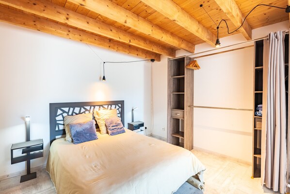 1 bedroom, free WiFi, bed sheets