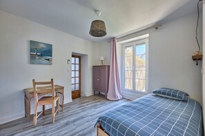 4 slaapkamers, een strijkplank/strijkijzer, gratis wifi