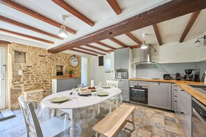 Kühlschrank, Mikrowelle, Ofen, Geschirrspüler