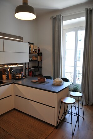 Fridge, microwave, oven, stovetop