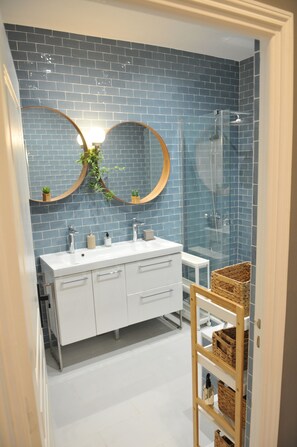 Shower, hair dryer, towels, soap