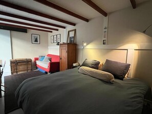 2 chambres, fer et planche à repasser, Wi-Fi, draps fournis