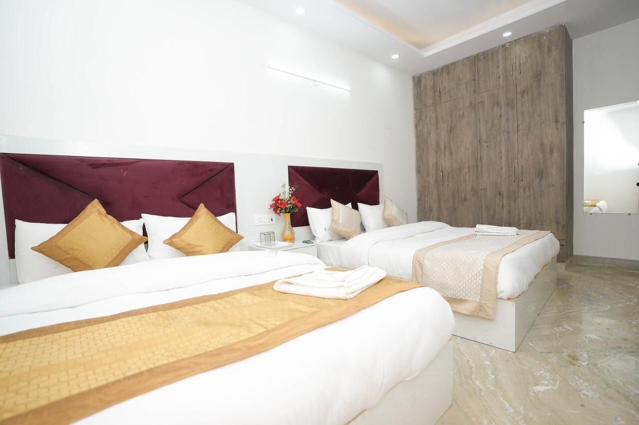 A modern hotel room with two beds, a large wooden panel wall, and a marble floor.