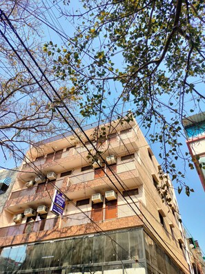Front of property - Hotel Diamond Stay Nizamuddin Railway St (New Delhi)