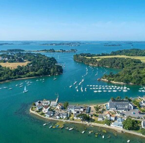 Marina - Maison Bretonne Rénovée à 20 min des Plages, Parking Privé (Grand-Champ)