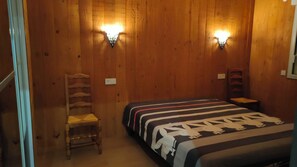 1 habitación y cuna de viaje 