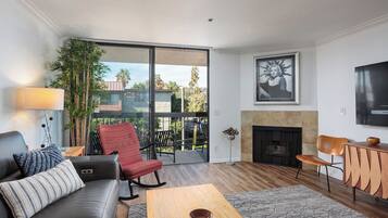 Smart TV, fireplace, computer monitors, printers