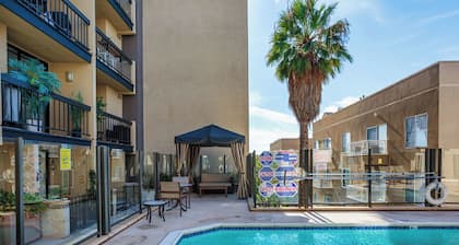 2BR 2Bath Condo in Historic Hollywood