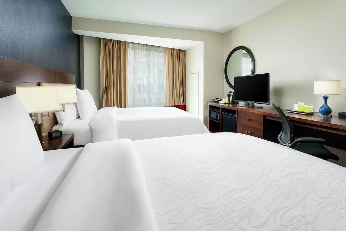 Experience Washington DC | Stylish Unit with Rooftop Pool & Fitness Center