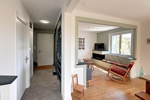 TV, fireplace, DVD player
