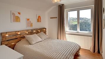 3 slaapkamers, een strijkplank/strijkijzer, gratis wifi